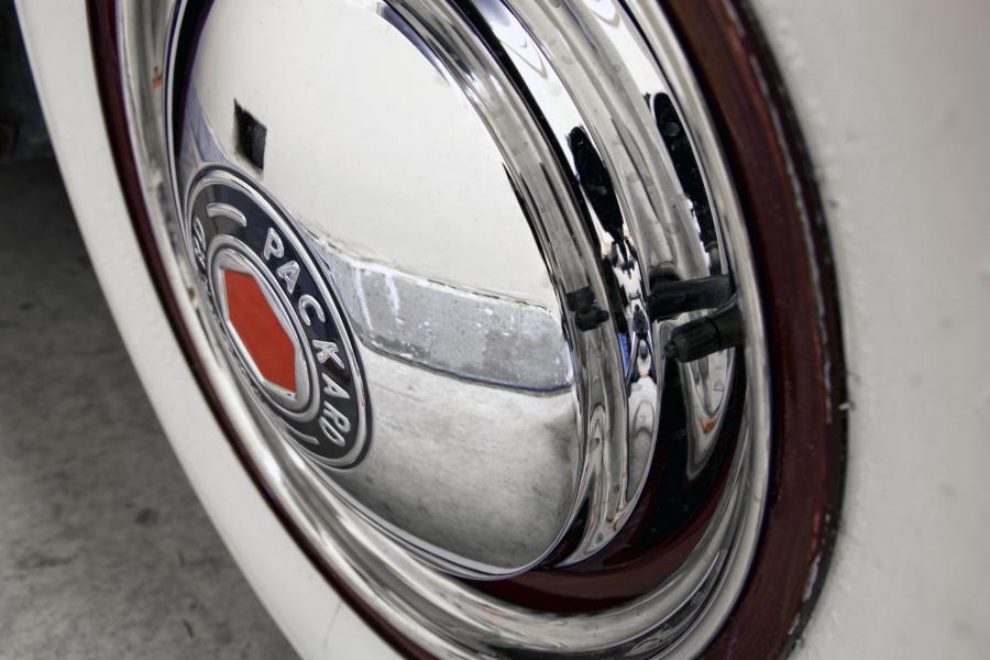  Packard Standard Eight Station Sedan 1948 года  (фото 18 из 36)